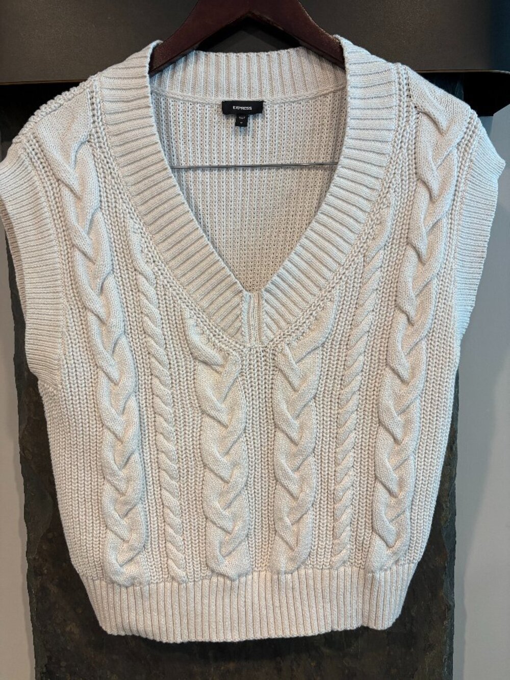 NEW w/o Tags Express Off White Sleeveless Cable Knit Sweater Vest, Medium